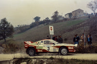 PH-1209 Foto 1985 13e Rally di San Marino 8 nov 1985 - 10 nov 1985 #3 Pregliasco Mauro, Cianci Daniele Archief AZ-9055 Formaat Gedrukte Kopie - Webpublicatierechten Vervaldatum van rechten Onbeperkt