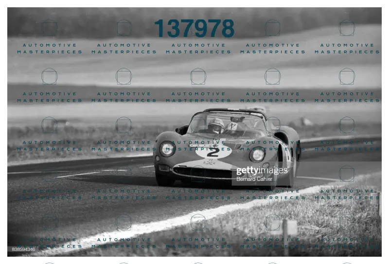 john-surtees-ferrari-330p2-12-hours-of-reims-reims-04-july-1965-picture-id838594346.jpg