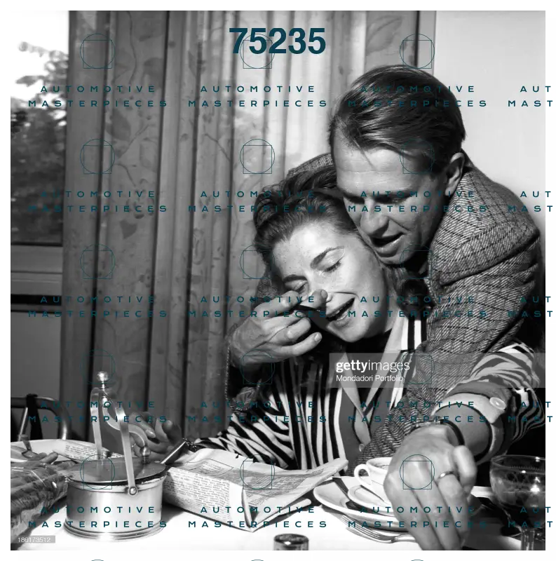 GETTY 186173512_british-racing-driver-peter-collins-holding-his-american-wife-louis.jpg